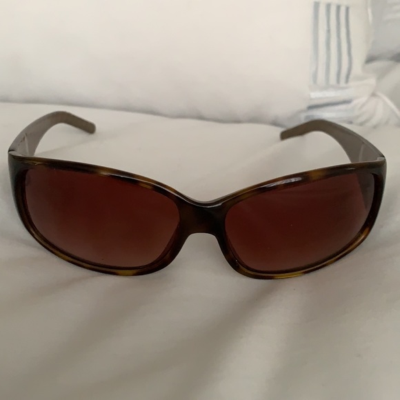 Calvin Klein Sunglasses 🕶 - Picture 5 of 5